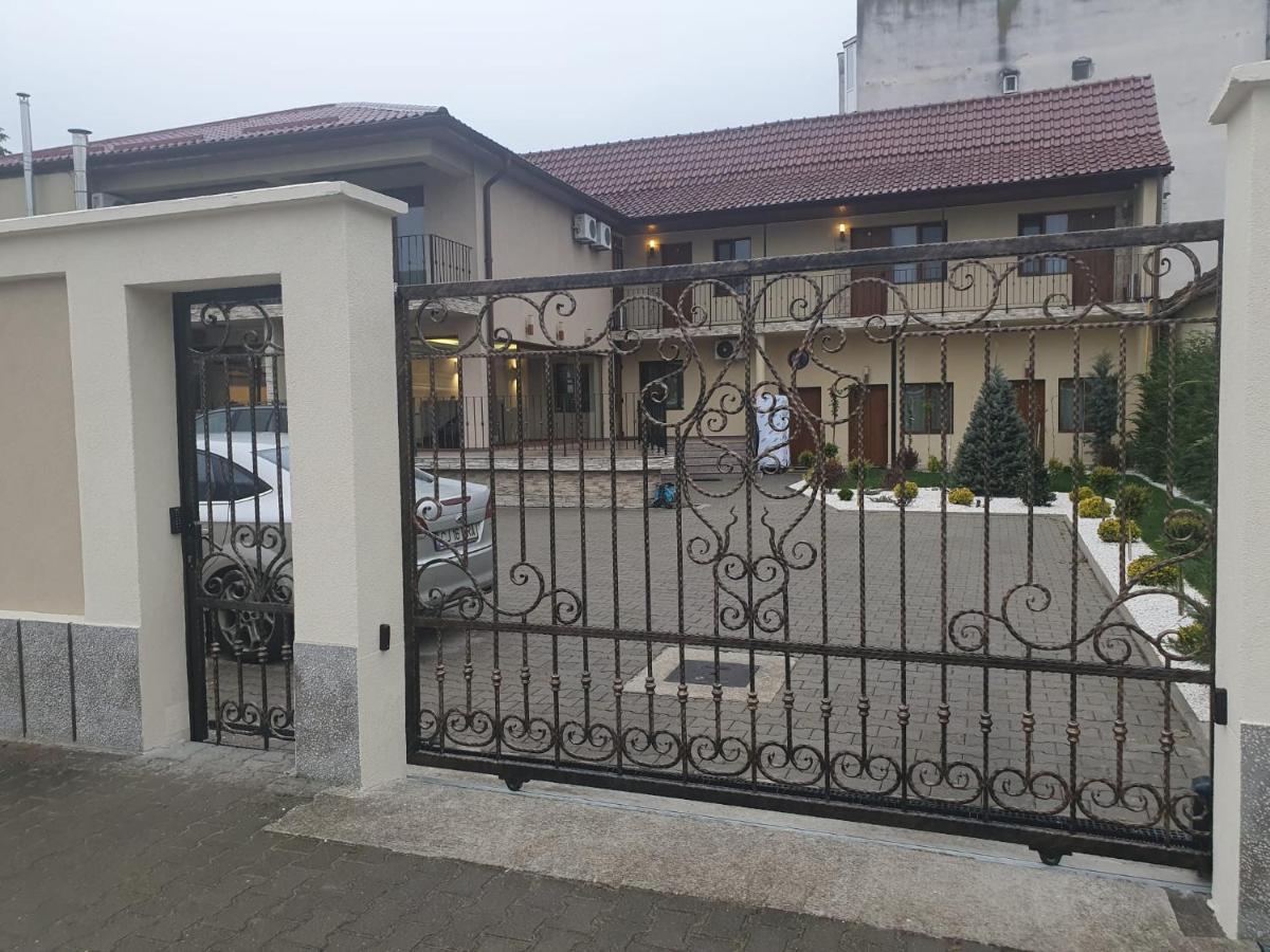 Pensiunea Mystique Arad Exterior photo